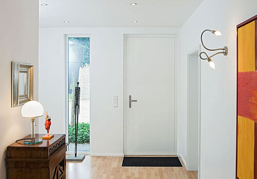 Adeco 100 tueren weisse hausfassaden Vilmo Objekt2 innen A 2013