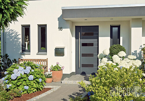 Adeco 100 tueren weisse hausfassaden Alliso Objekt3 A 2013 HA289