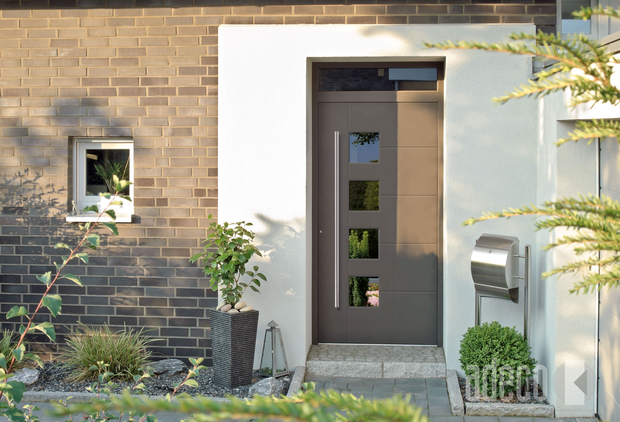 Adeco 100 tueren dunkle klinkerfassaden Berneo Objekt1 A 2013