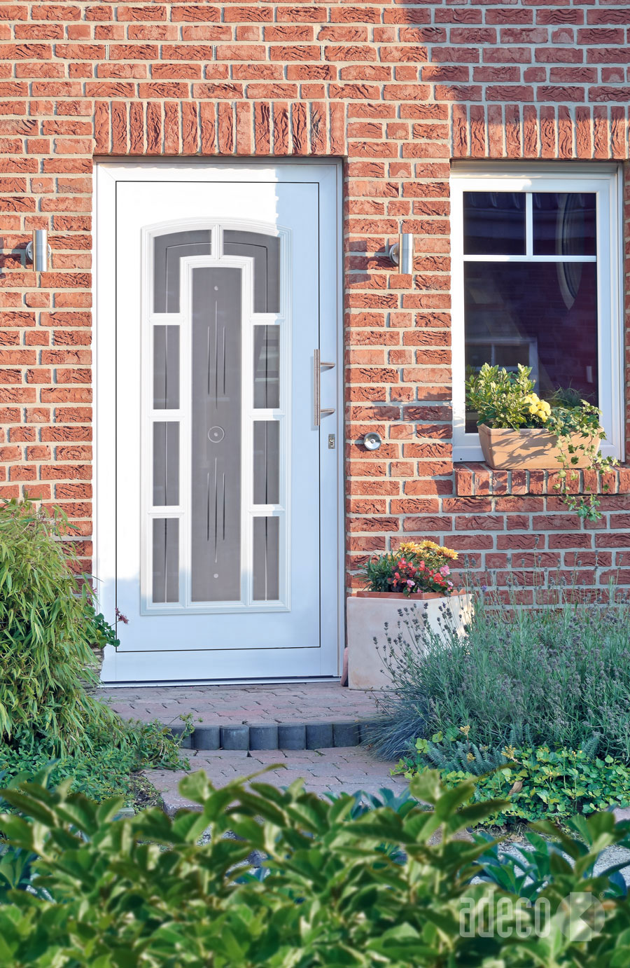 Adeco 100 tueren rote klinkerfassaden Atrium Objekt1 GFK10