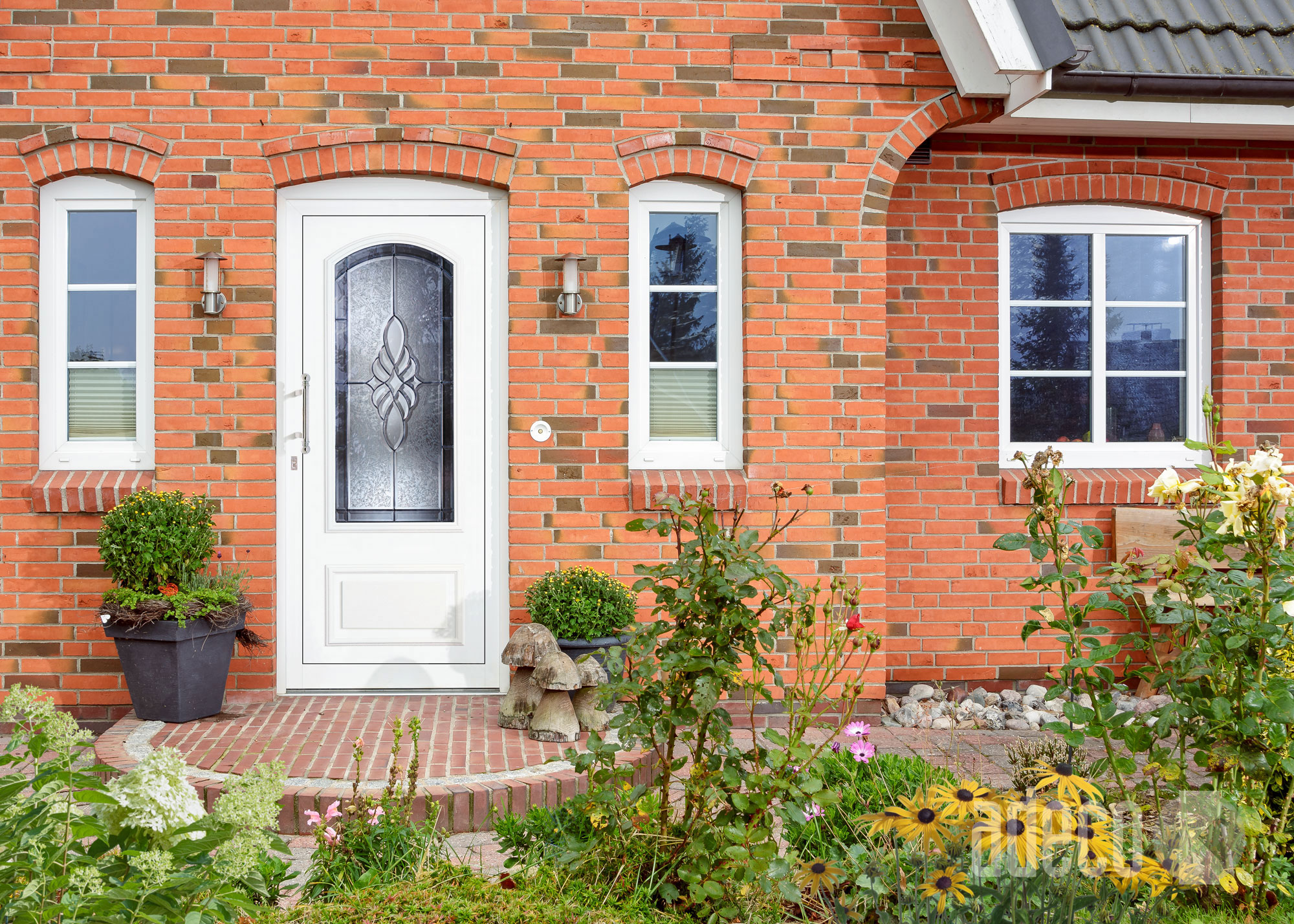 Adeco 100 tueren rote klinkerfassaden Foehr Objekt Stimmung E 2015