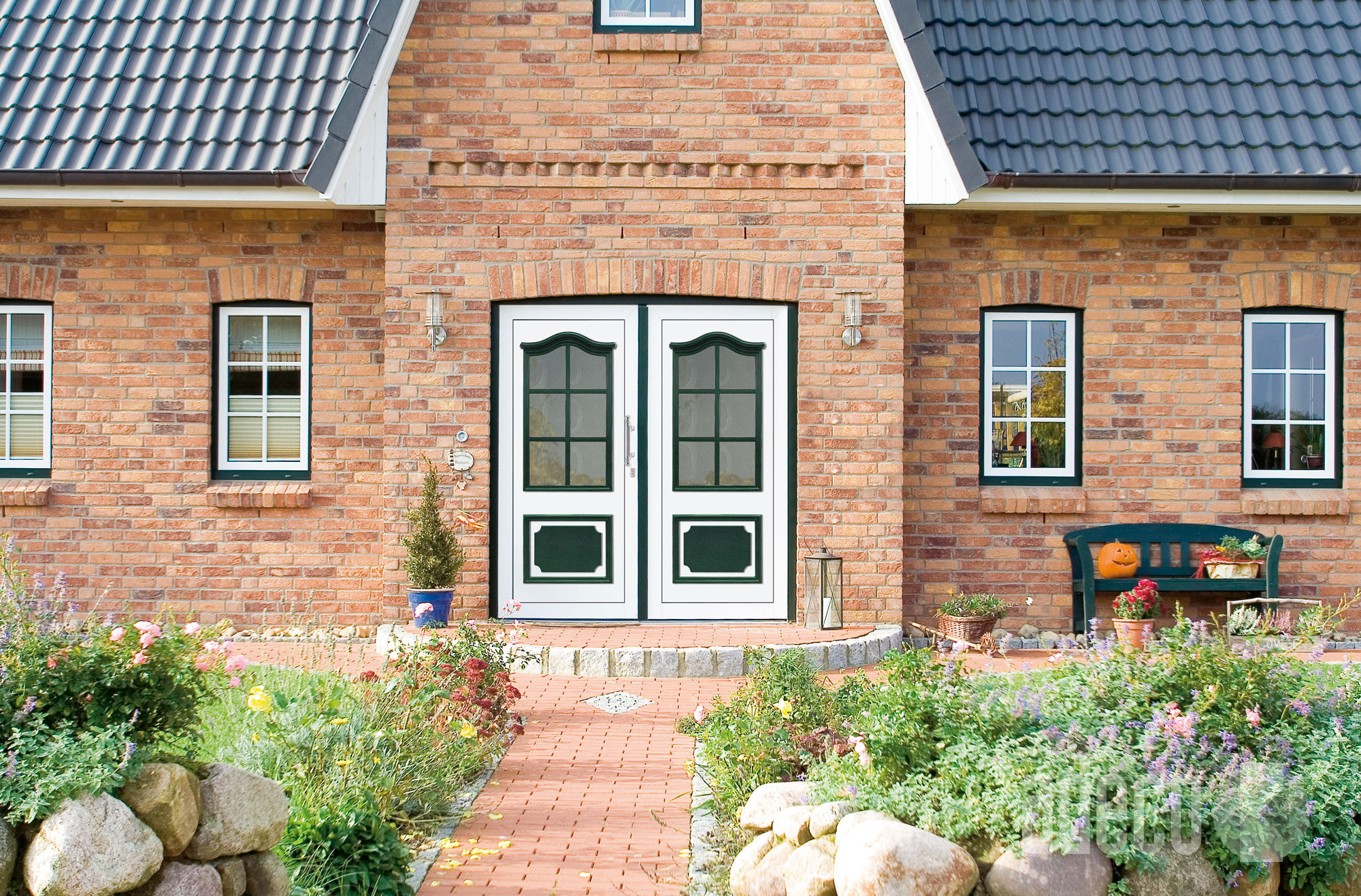 Adeco 100 tueren rote klinkerfassaden Hollum Objekt1 GFK10