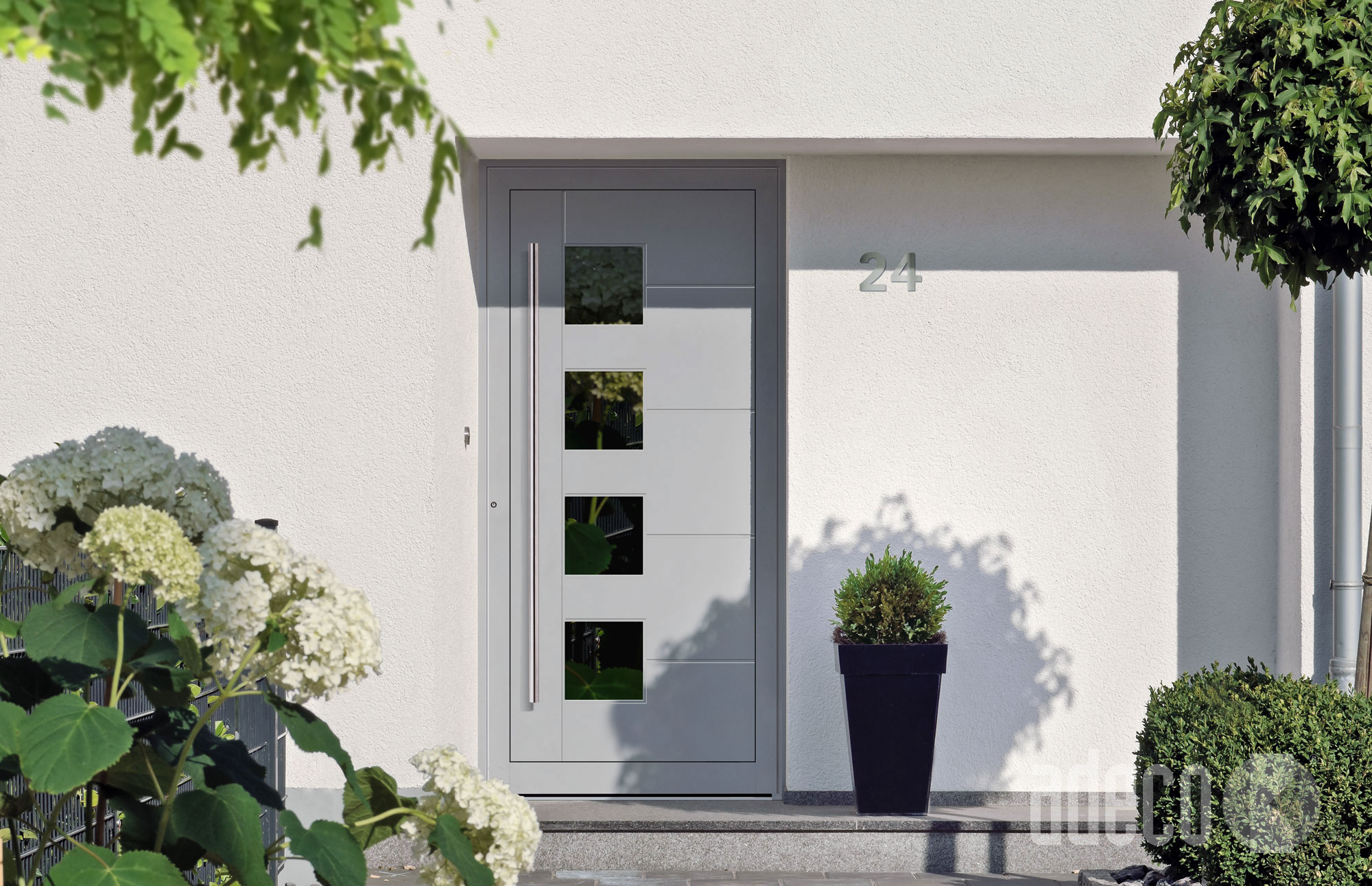 Adeco 100 tueren weisse hausfassaden Berneo Objekt3 GFK10