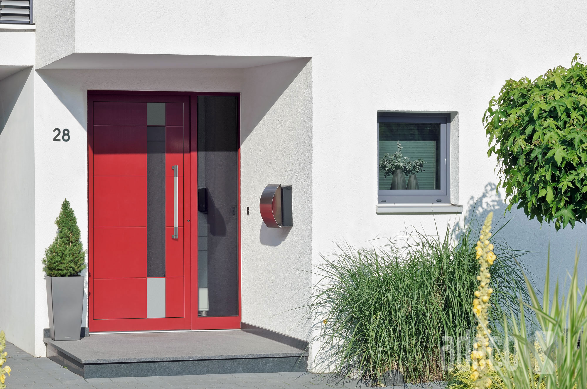 Adeco 100 tueren weisse hausfassaden Cia Objekt02 Stimmung E 2015