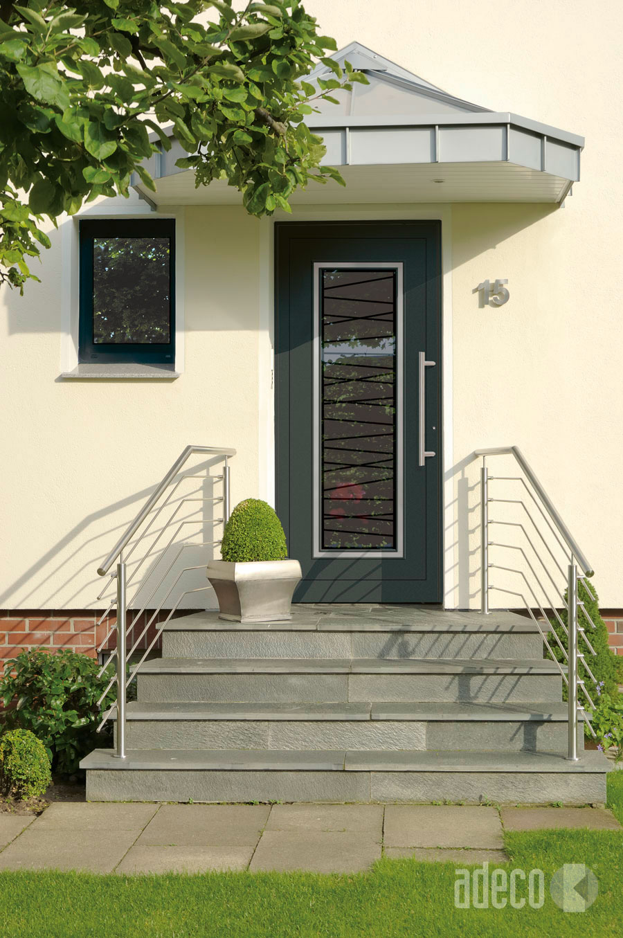 Adeco 100 tueren weisse hausfassaden Delion Ss1 Streifen Objekt1 2015