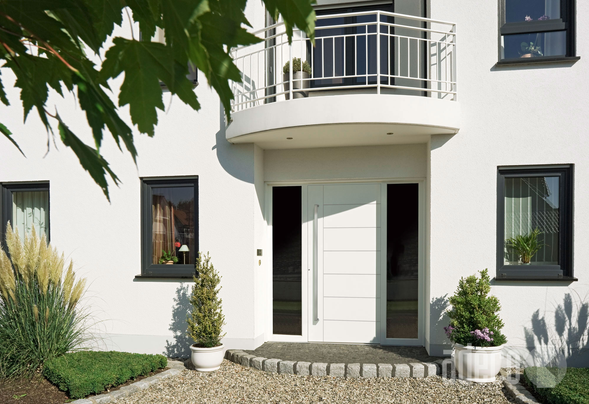 Adeco 100 tueren weisse hausfassaden Metris geschl Objekt A 2015 HA289