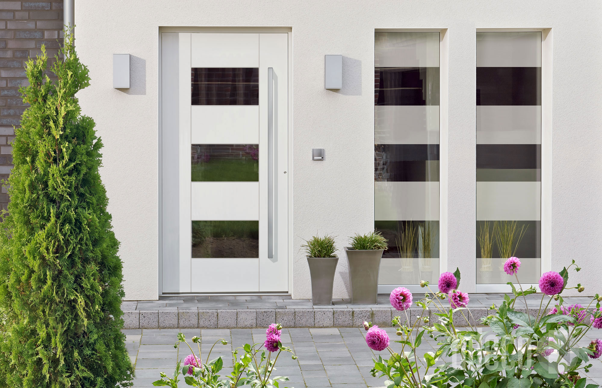 Adeco 100 tueren weisse hausfassaden Symmetris Objekt1 A 2015 HA289